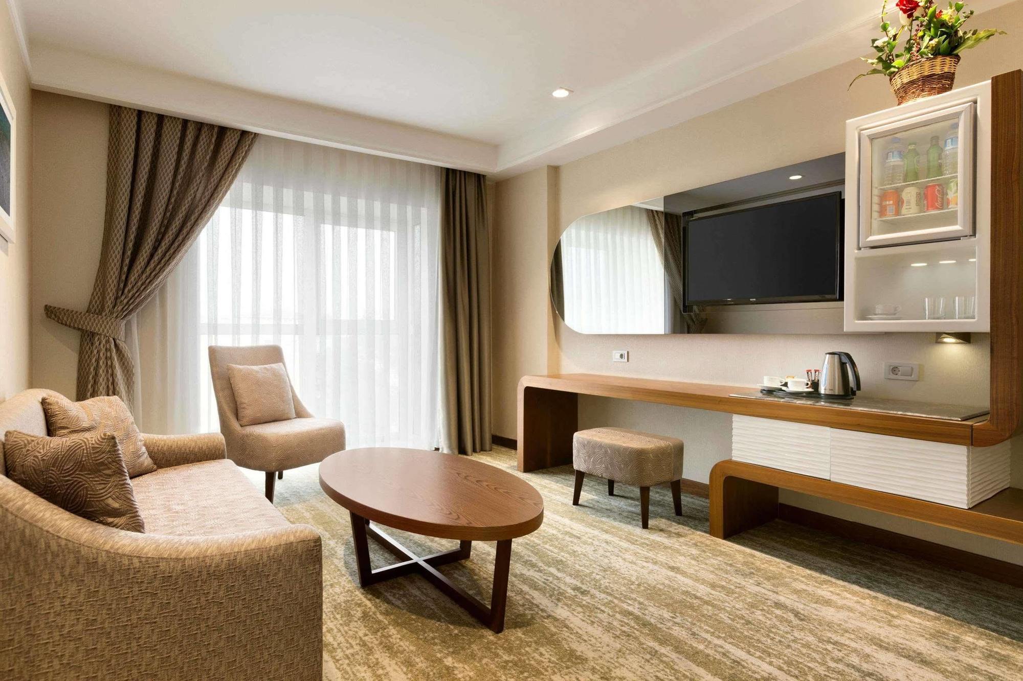 Отель Ramada By Wyndham Gemli̇K Гемлик Экстерьер фото